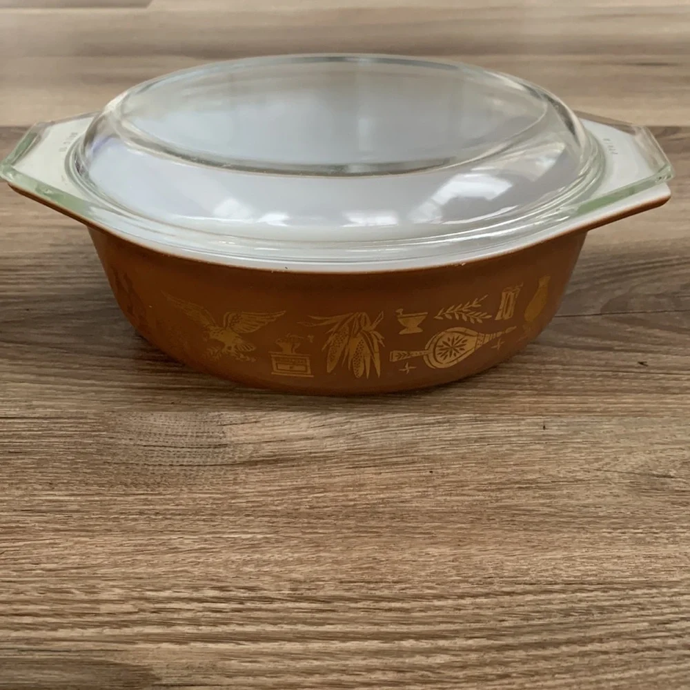Vintage PYREX Early American 1 1/2 Qt Oval Casserole & 043 Lid Brown Gold Eagle